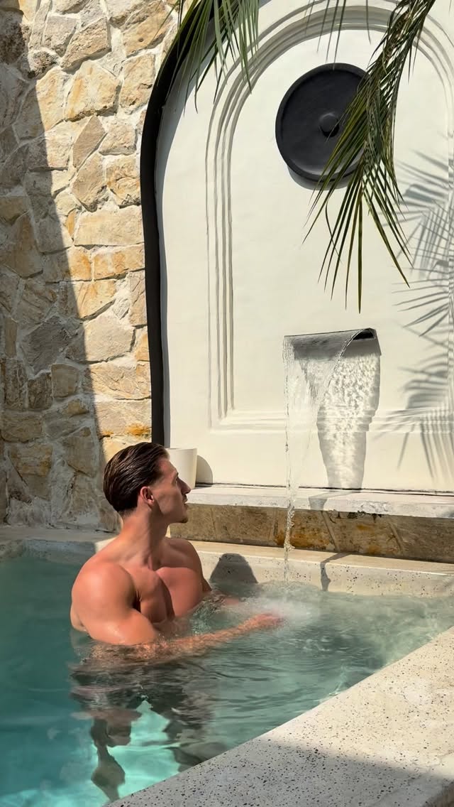 Instagram post by @jsdaan for XXL Nutrition. Caption reads: [...] mornings, salty....