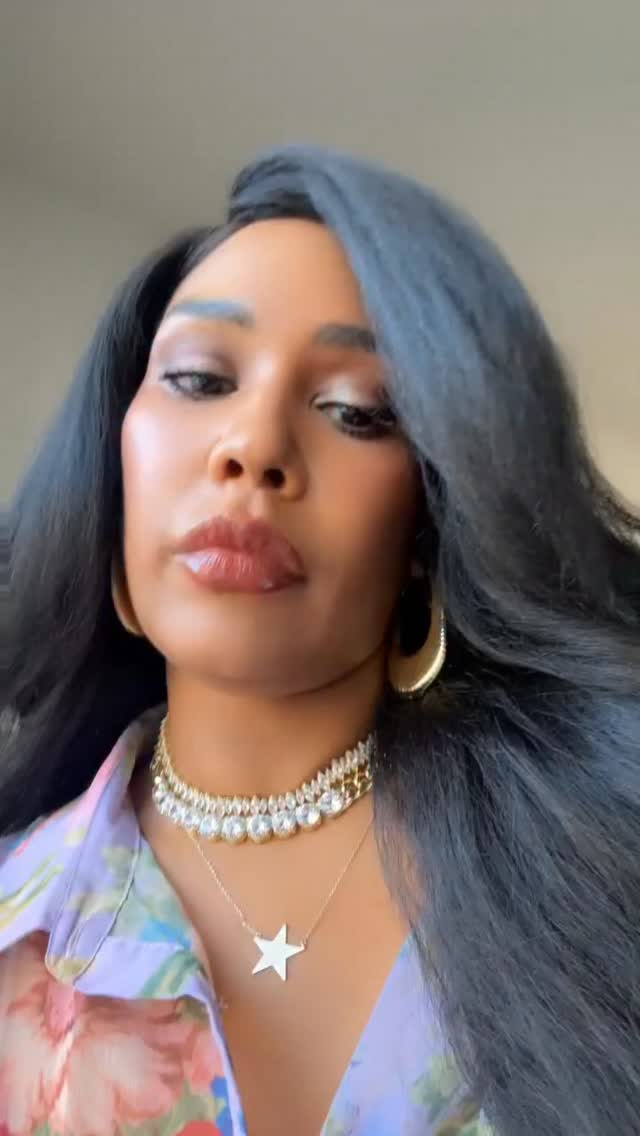 Instagram post by @sheraseven for Amazon Books. Caption reads: All on Amazon @amazonbooks ✨✨link also in bio !.