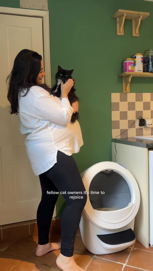 Instagram post by @gabriellamccoy for Litter-Robot. Caption reads: Ad Between nappies, snacks and the occasional....