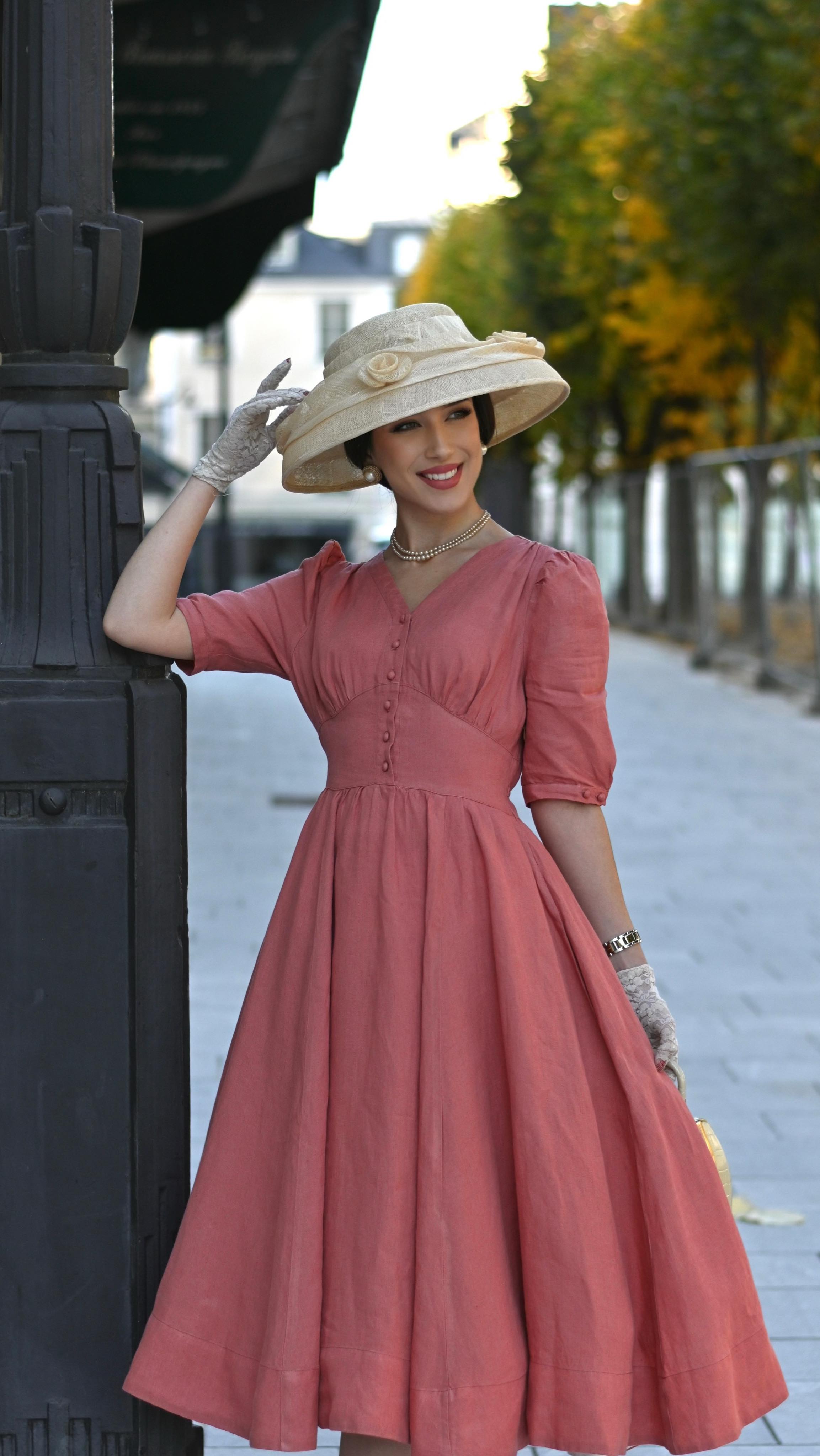Instagram post by @barinovael for Son de Flor. Caption reads: These sunny November days are so joyful 🥰
And I’m....