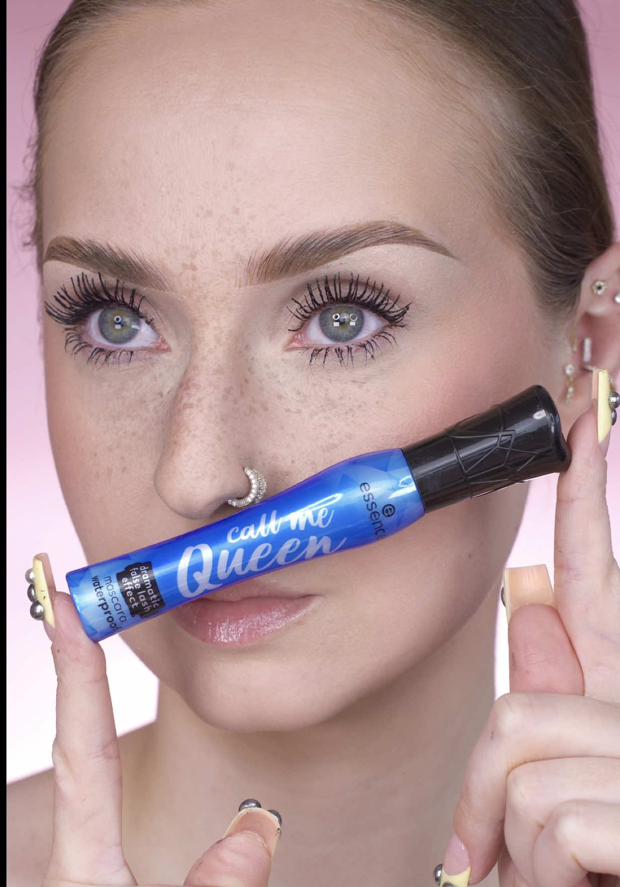TikTok post by @marioncameleon for Essence Cosmetics. Caption reads: Je teste le nouveau mascara waterproof Call Me....