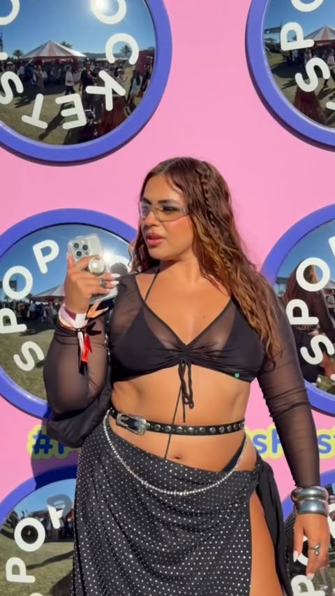 Instagram post by @ayeshapi for PopSockets. Caption reads: [...] season was made easier thanks to @popsockets....