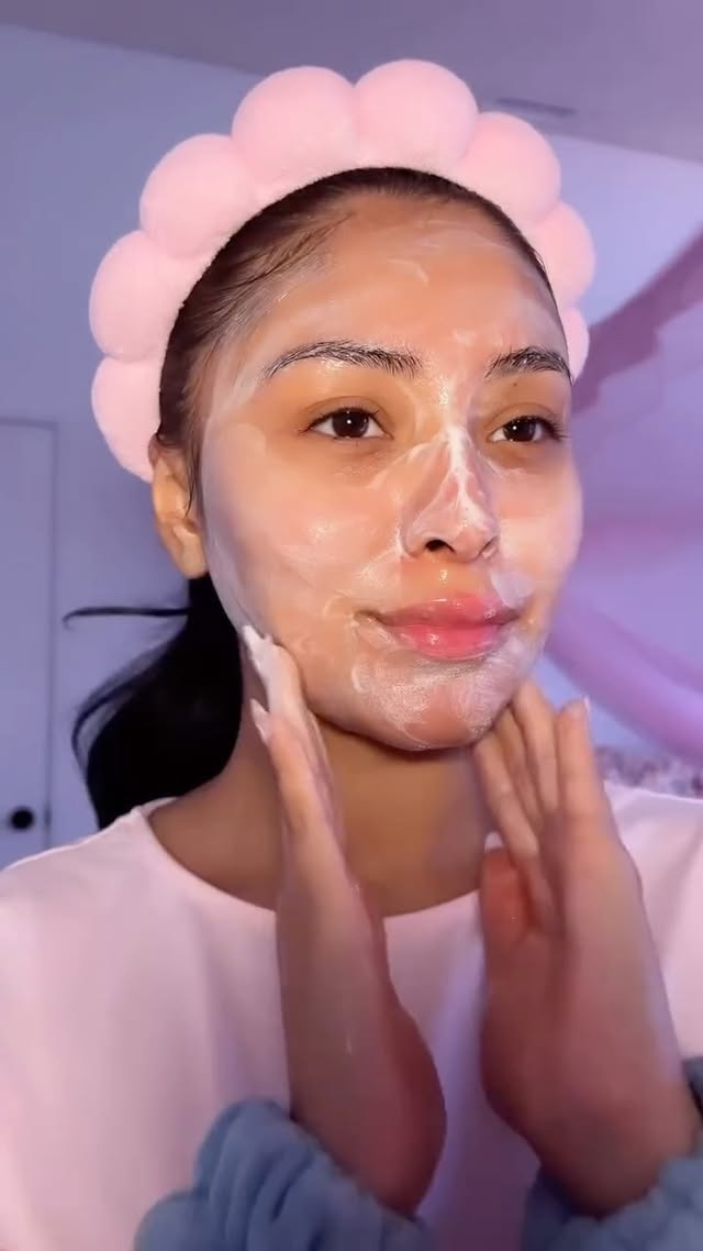 Instagram post by @lifeascarmenn for Maxclinic. Caption reads: @maxclinic Rose Vitamin Brightening Oil to Foam....