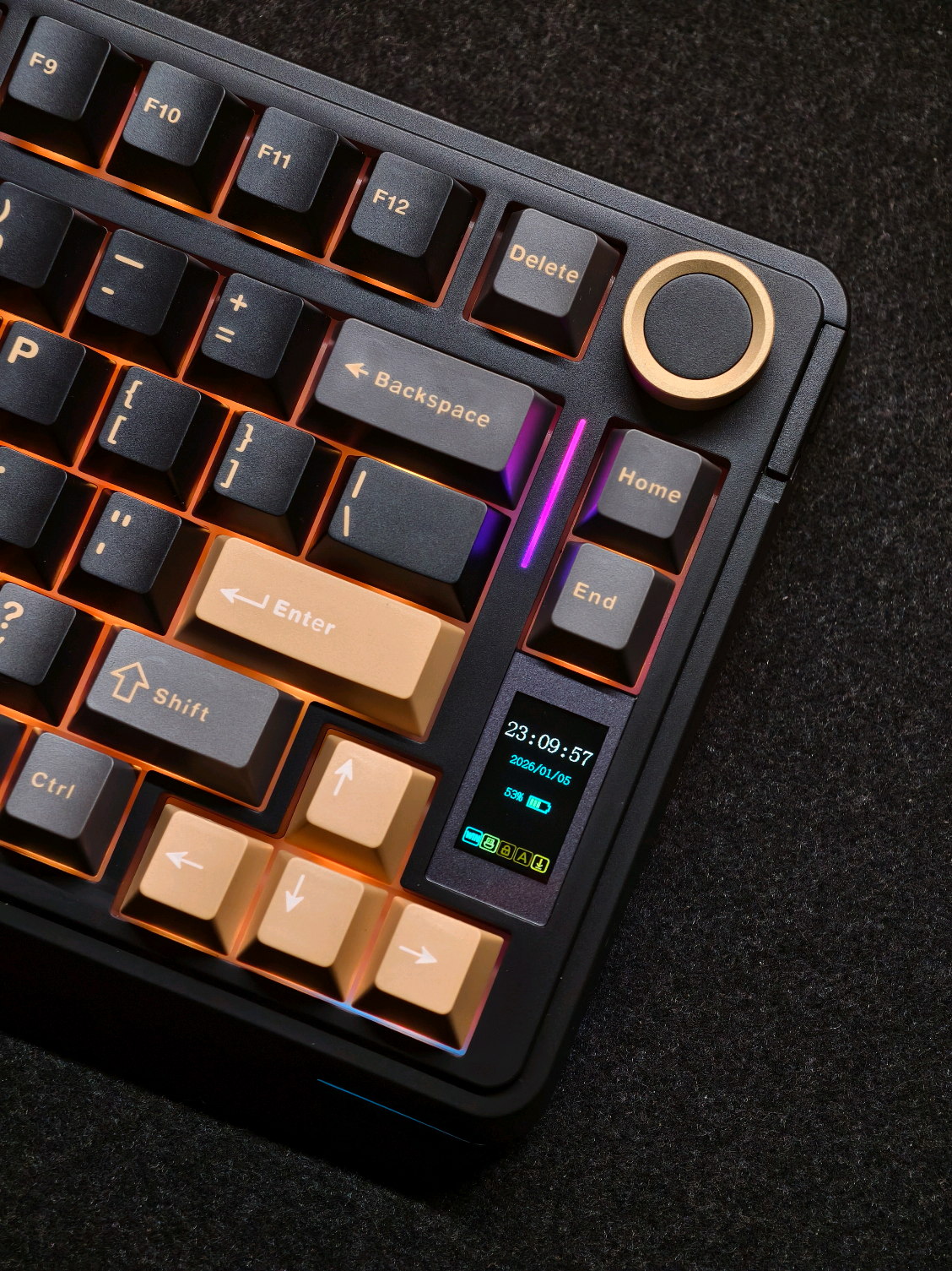 TikTok post by @vashole_tm for Epomaker. Caption reads: Это лучшая коллаба 2025 года! Клавиатура Epomaker....