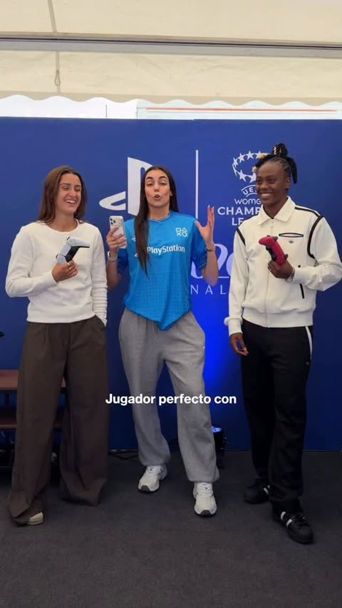 Instagram post by @espe for PlayStation España. Caption reads: publi jugador ideal con @janafernandez3 y....