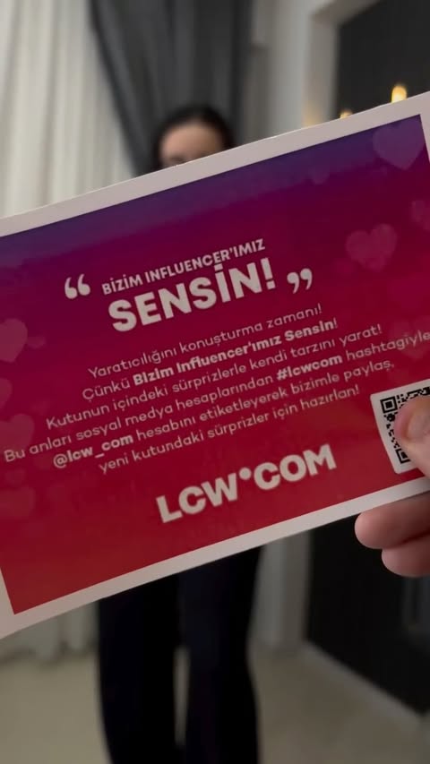 Instagram post by @25.elisa.58 for LC Waikiki. Caption reads: Bizim İnfluencer’ımız Sensin sürpriz paket 🥰 Alt....