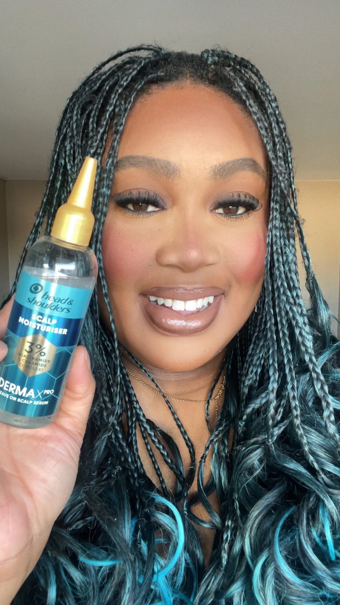 Instagram post by @chiomaacom for Head & Shoulders. Caption reads: ad/ In collaboration with @headandshoulderseu 💋....