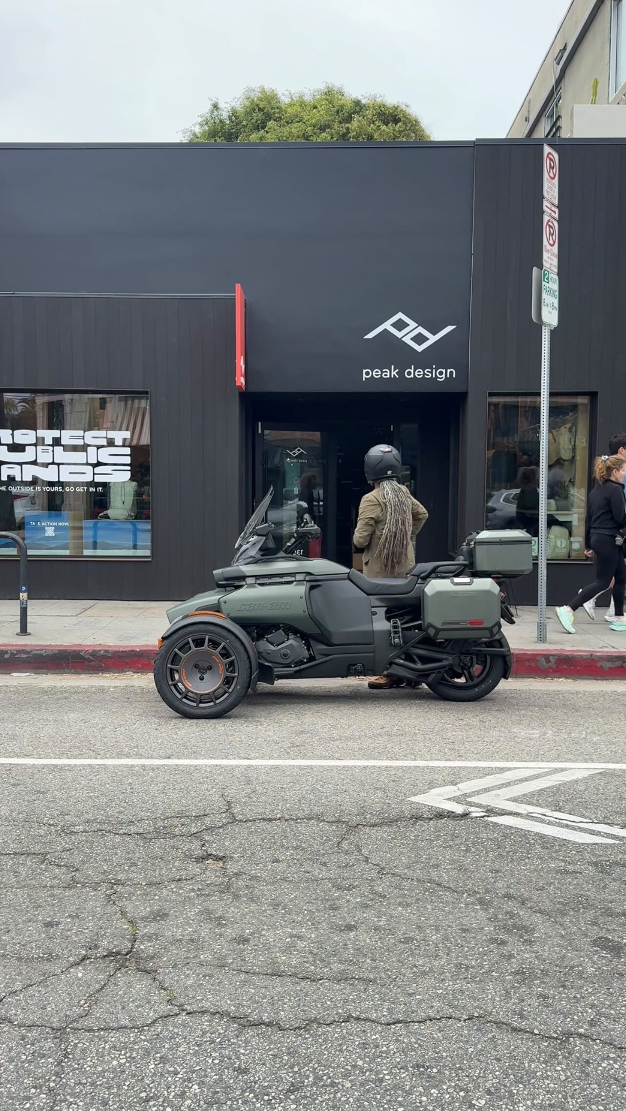 Instagram post by @bicycle_nomad for Peak Design. Caption reads: 📍Destination: @peakdesign Los Angeles.

Stopped....