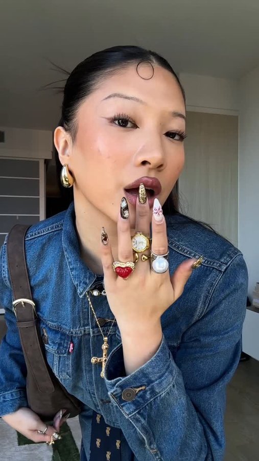 Instagram post by @xiaoxiaowangg for THE ICONIC. Caption reads: [...] than a denim set - @levis_anz 🤝🏽....