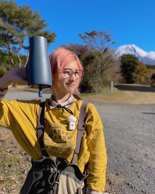 Instagram post by @y_k_009 for BrüMate. Caption reads: キャンプにブルーメイトエラを持って行きました🥤

だいたい長旅なので大容量で良いのと
逆さにしても....