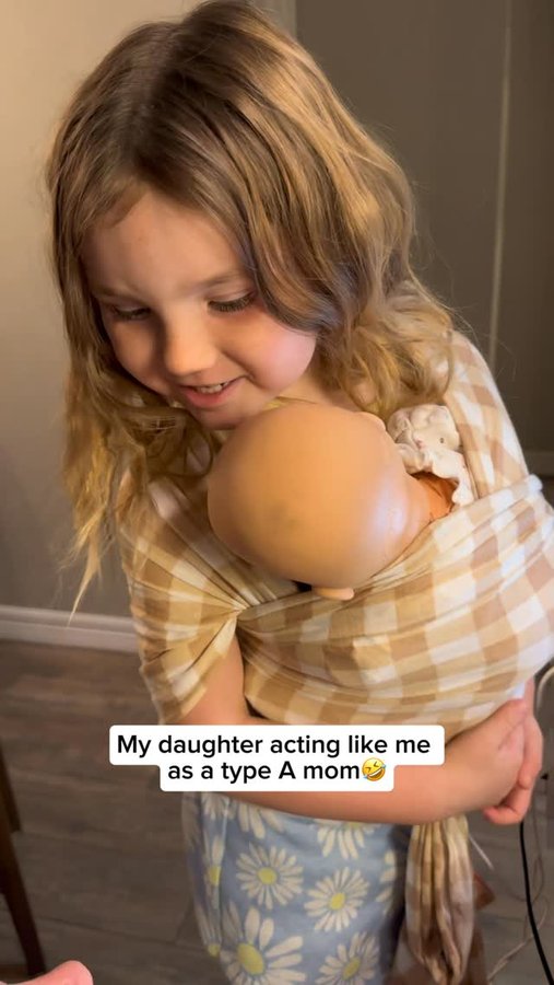 Instagram post by @thehannahbrie for Skylight Frame. Caption reads: She was glued to the calendar 🤣 @myskylight....