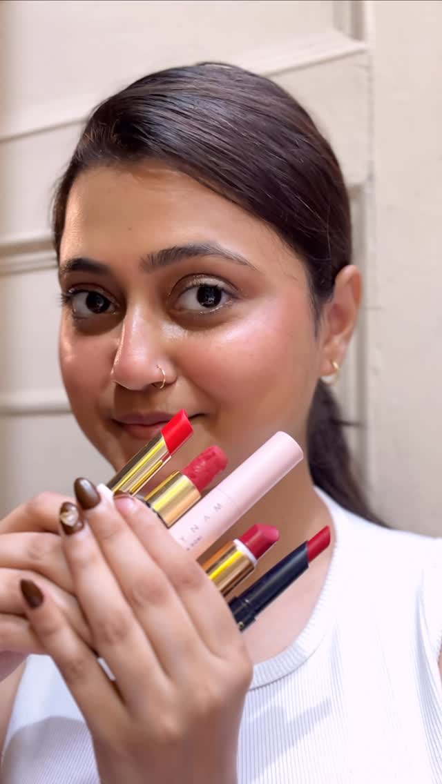 Instagram post by @arushimeenaa for MyGlamm. Caption reads: [...] + Matte Lipstick – Scarlet Rose (209) 💄
2️⃣....