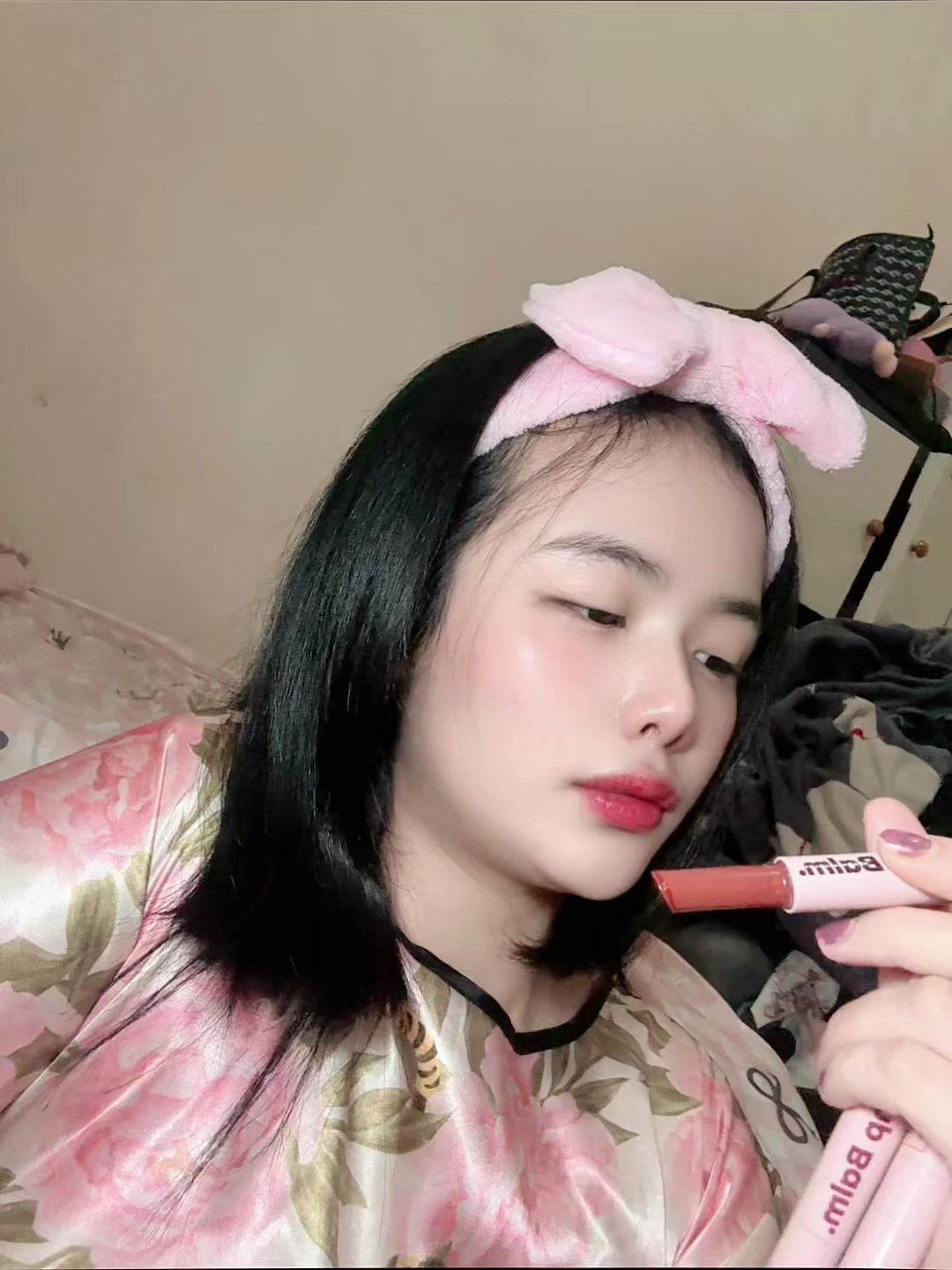 TikTok post by @ladya.arganta for Madame Gie Cosmetics. Caption reads: Glossy finish bikin bibir keliatan lebih....