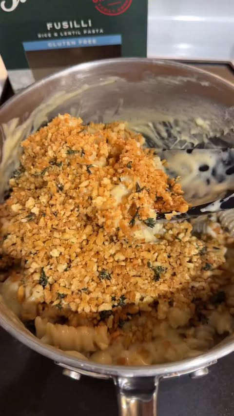 Instagram post by an influencer for Bionaturae. Caption reads: [...] mac & cheese with @bionaturae_organics is....