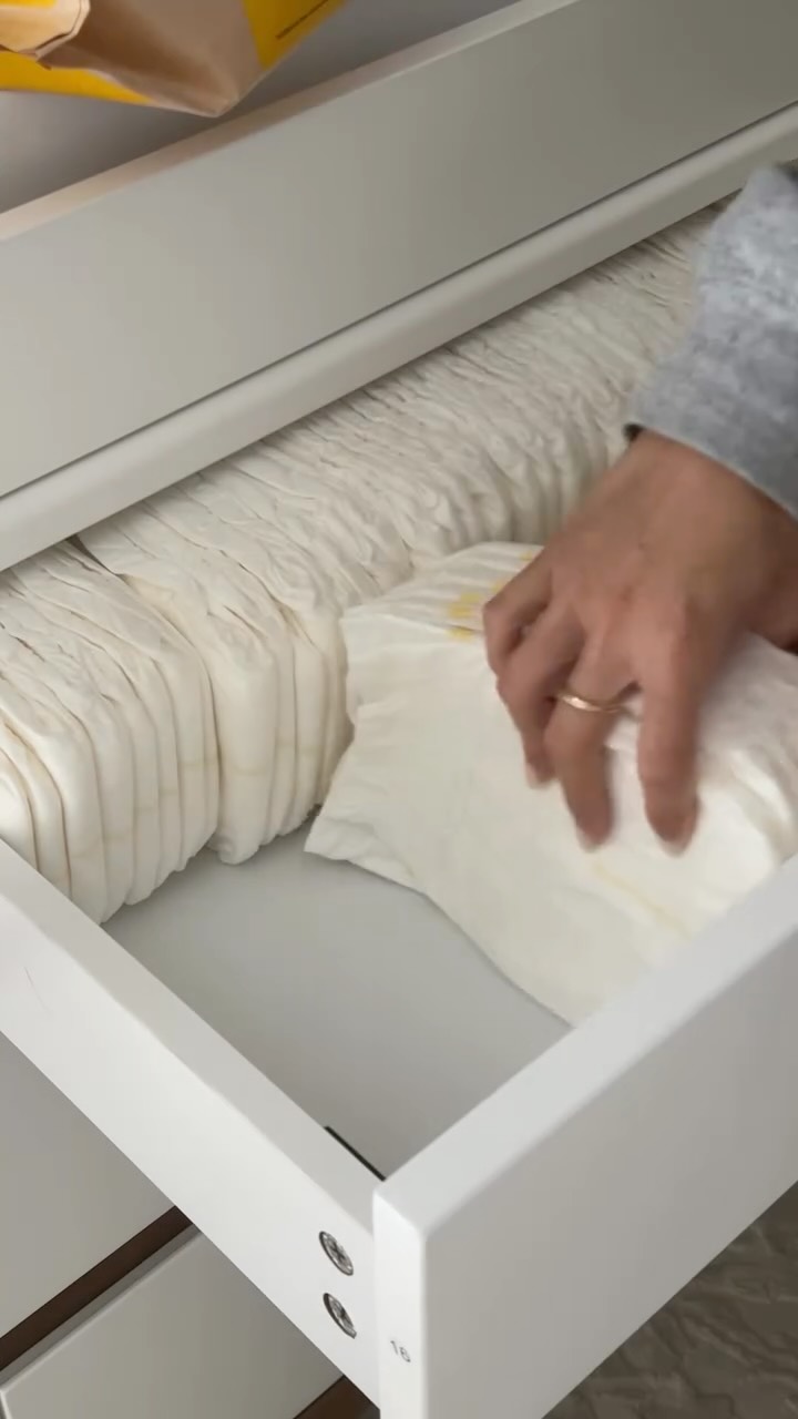 Instagram post by @oliviapsabine for DYPER. Caption reads: [...] I not know this about diapers before?!....