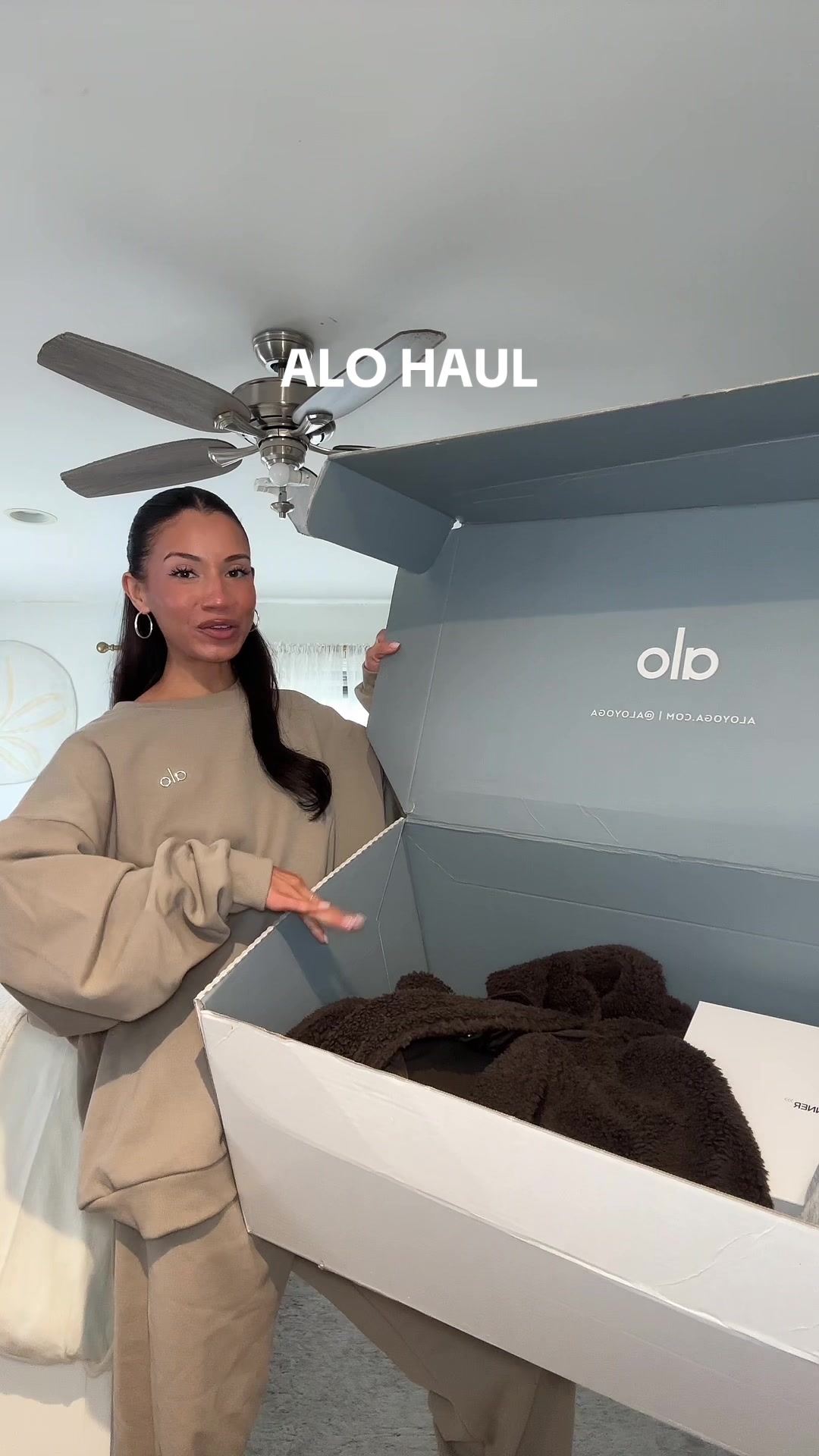 TikTok post by @jessie_mosley14 for Alo Yoga. Caption reads: [...] off🏃🏽‍♀️ @alo #alohaul #blackfriday....