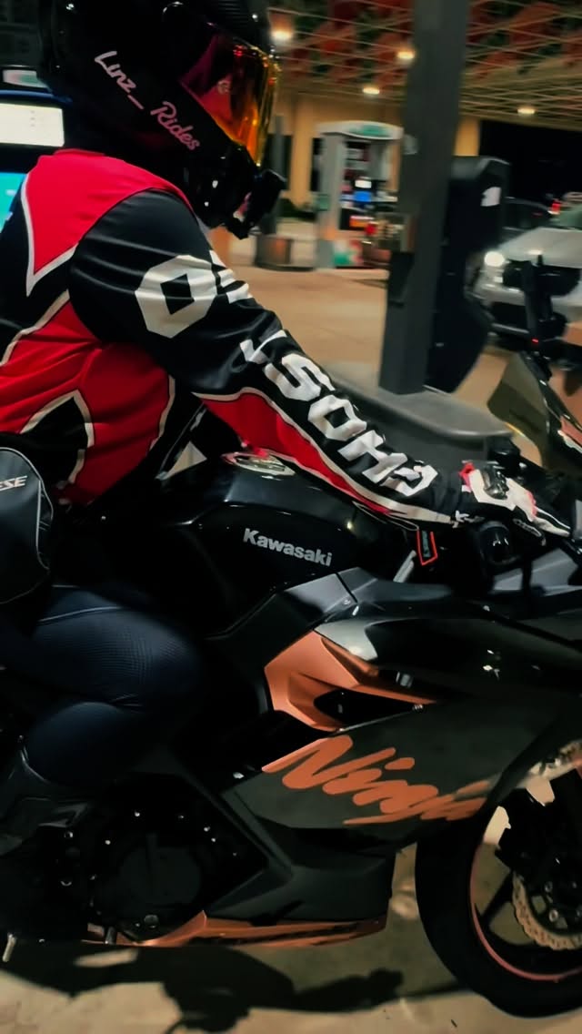 Instagram post by @linz_rides for KYT Americas. Caption reads: [...] 📍: #florida 🏍️: #ninja400 Helmet:....