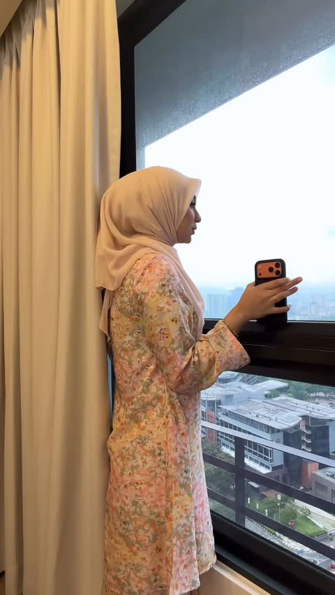 Instagram post by @aireenasf for Shopee Malaysia. Caption reads: Buat apa beli yang mahal kalau ada yang lagi....