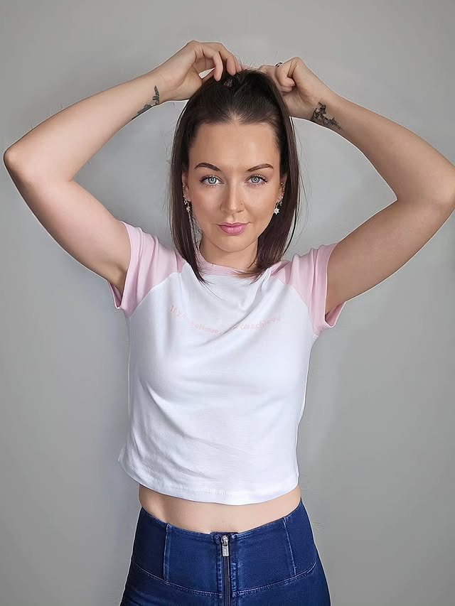 Instagram post by @rr.m._x for Streetshirts. Caption reads: [...] can achieve ✨️ Personalised top from....