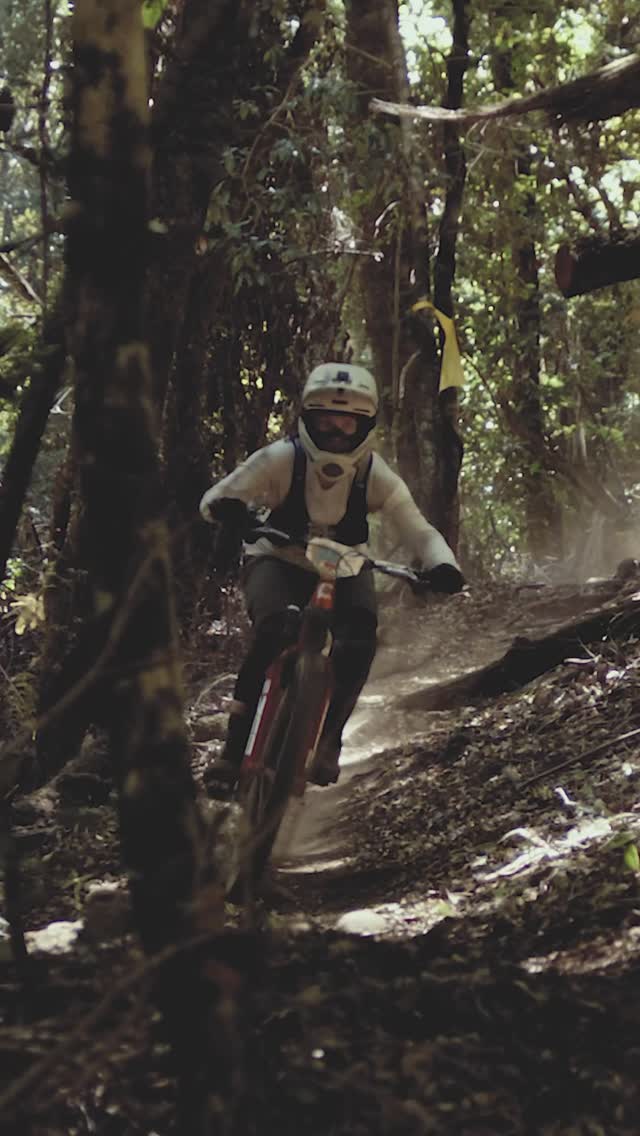 Instagram post by @iagogaray for Camelbak. Caption reads: What I carried for Andes Pacifico…
Long race days....