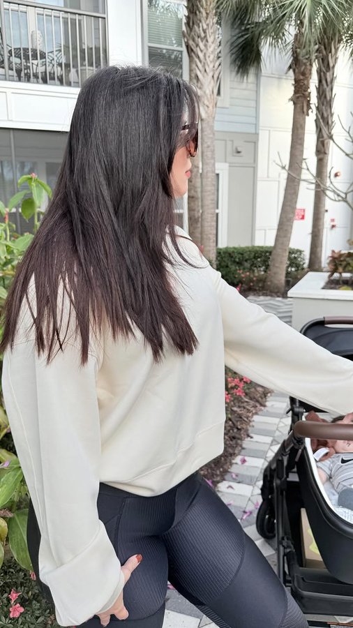 Instagram post by @hellodrezza for YUNOGA SPORTS. Caption reads: Workout clothes @yunoga_athletic comfortable and....