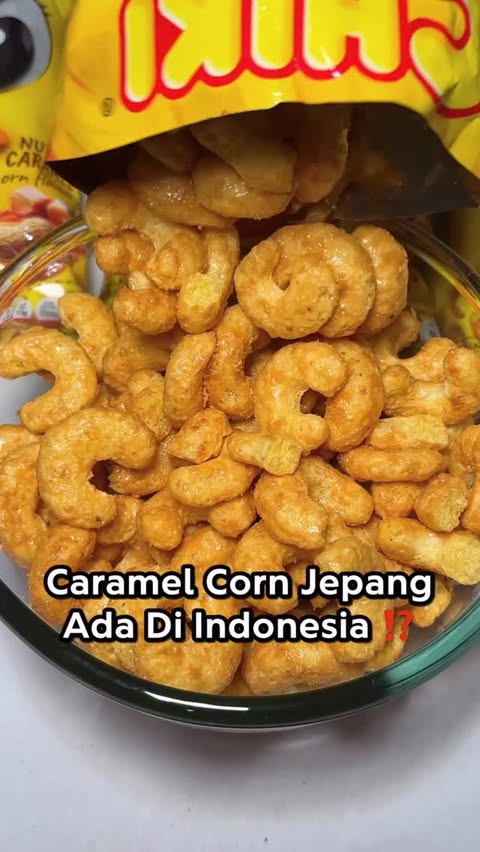 Instagram post by @yohanes.cahya for Food In Hands. Caption reads: Chiki Puffs Nutty Caramel Corn ini wajib kalian....
