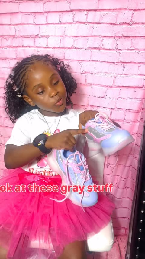 Instagram post by @cutebabiesviral for Dream Pairs. Caption reads: I love my cute shoes from @dreampairskids....