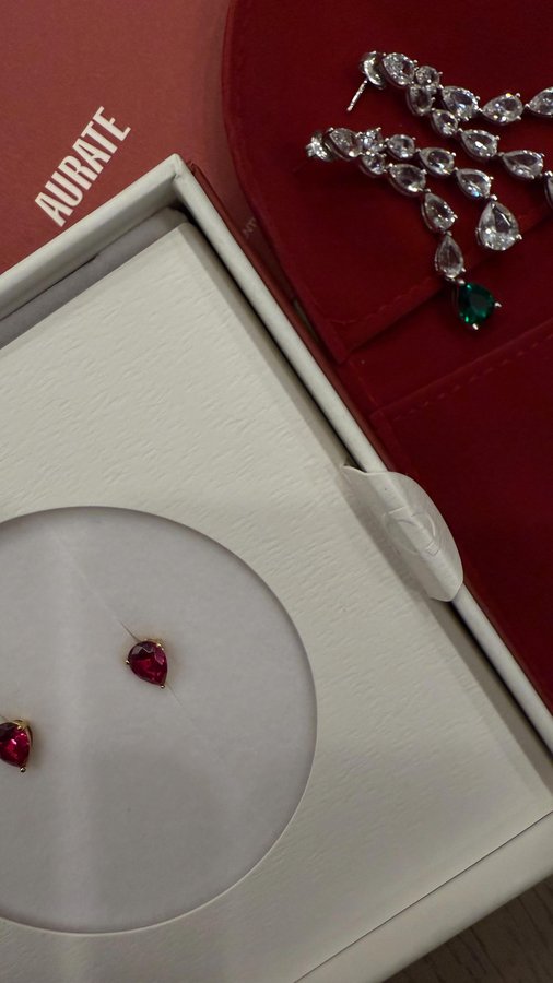 Instagram post by @the.sales.girl for Aurate New York. Caption reads: Was so excited when I got this pr bc look at how....