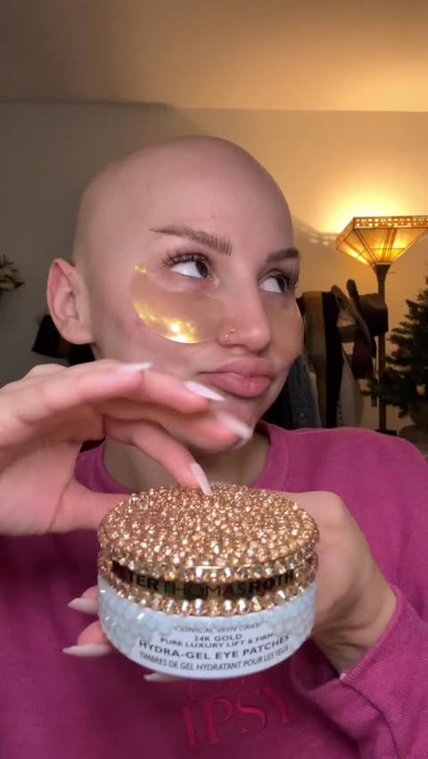 Instagram post by @alexyoumazzo for Peter Thomas Roth. Caption reads: the christmas look this year 🎄🤍 hope everyone....