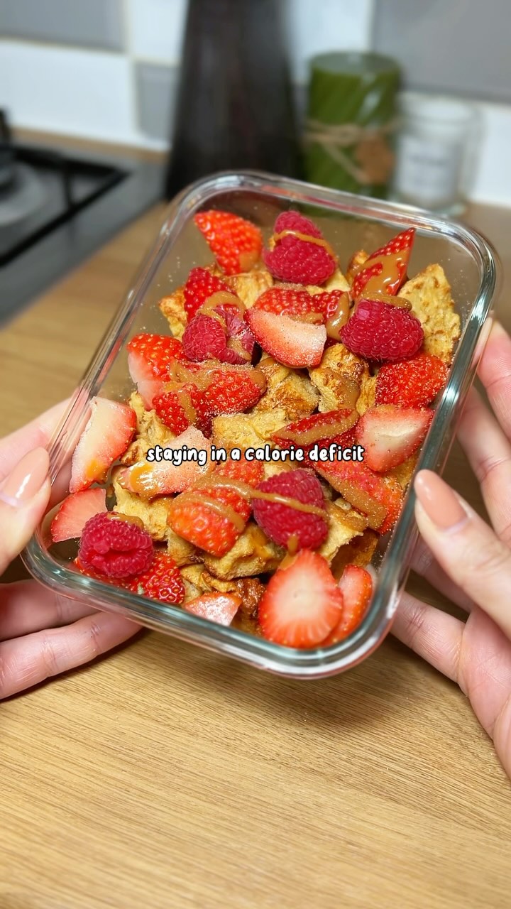 Instagram post by @nickigeorgiou for Swan Brand. Caption reads: Cinammon Protein French toast bites 🍞🍓

2 slices....