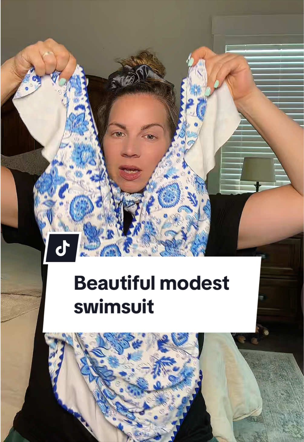 TikTok post by @justt_amandaa for Eomenie. Caption reads: [...] I can run after my kids all day in! @EOMENIE....