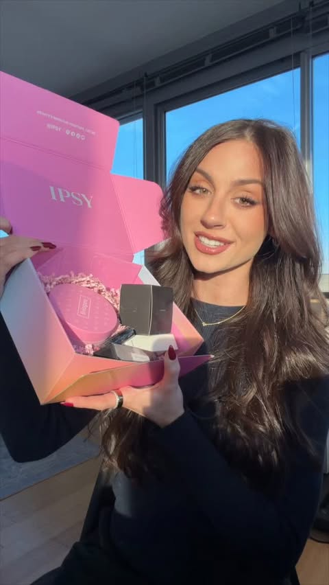 Instagram post by an influencer for FENTY BEAUTY BY RIHANNA. Caption reads: #IPSYPartner @ipsy EXTRA is the most special....