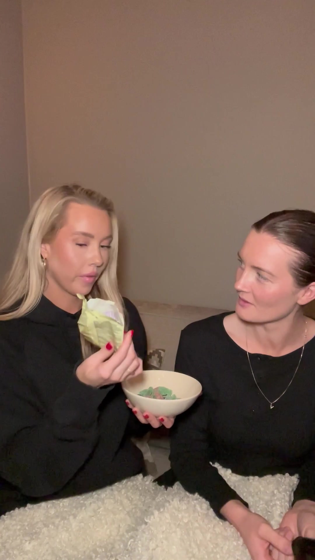 TikTok post by @martinelunde for PÄNDY. Caption reads: Annonse @PÄNDY Monday 2 Sunday Trauma salad med....