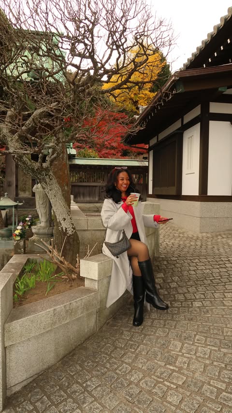 Instagram post by @hellodrea16 for Expedia. Caption reads: [...] advantage of Black Friday deals with....