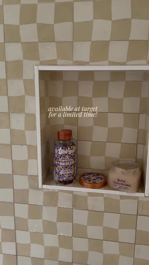 Instagram post by @emilyfranciswheaton for Tree Hut. Caption reads: [...] so is tahitian vanilla bean from @treehut !....