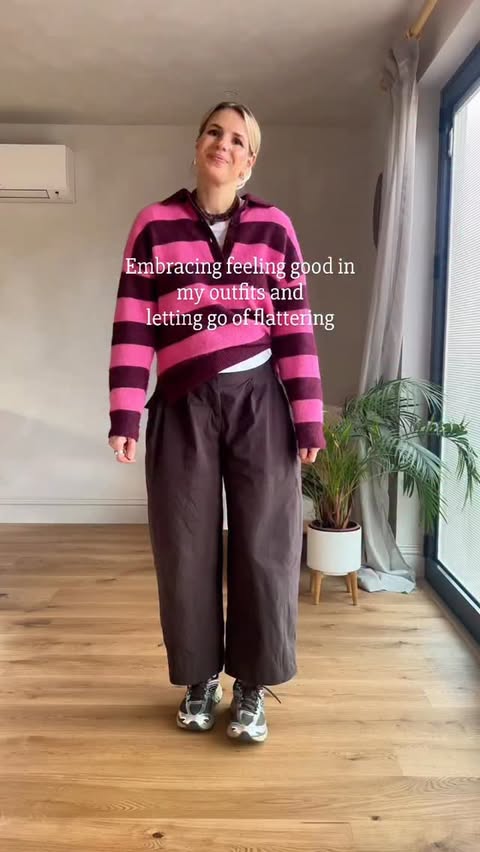 Instagram post by @wearsschatzy for Minervabrandesp. Caption reads: This colour combo scratches something in my brain!....