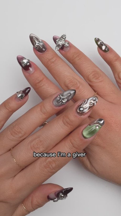 Instagram post by @glosshouse for ICEGEL. Caption reads: 🎄𝗚𝗟𝗢𝗦𝗦𝗠𝗔𝗦 𝟮𝟬𝟮𝟰 - 𝗜𝗖𝗘 𝗚𝗘𝗟....