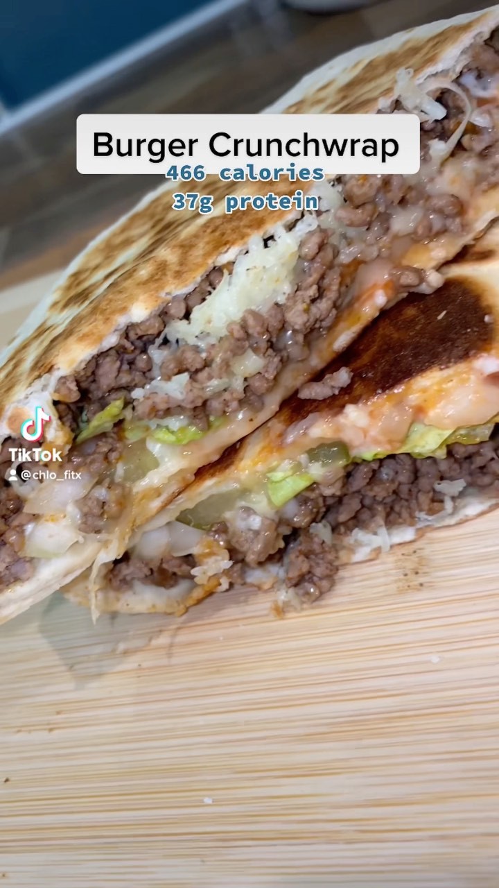 Instagram post by @chlo_fitx for Spicentice. Caption reads: Burger crunchwrap 🤤🤤
.
Seasoning @spicentice....