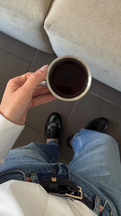 Instagram post by @life_style_lili_ for Spartoo. Caption reads: me, my coffee against the world 😮‍💨☕️ * Produits....
