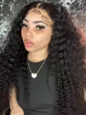 TikTok post by @kammnexttdoor for Idoli Hair. Caption reads: [...] cute and afforable💓. #deepwavewig....