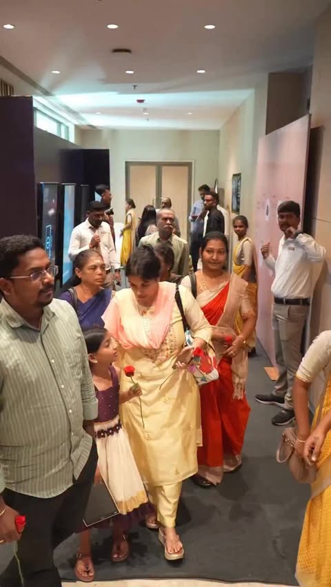 Instagram post by @pooja__rajendran for Tanishq. Caption reads: Biggest in coimbatore🔥 Details ⬇️

✨ ....