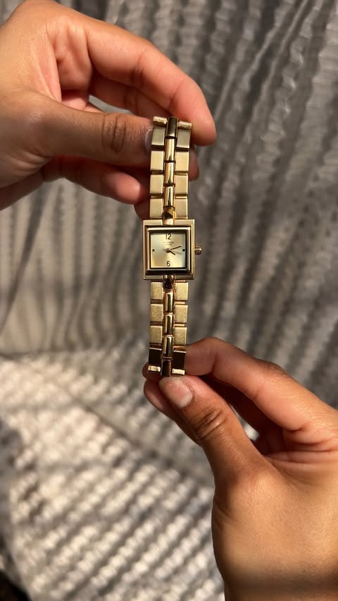 Instagram post by @rakshinda_shaikh for Amazon Luna. Caption reads: ⚠️ASMR⚠️Classiest Square Dial Vintage Watch For Rs....