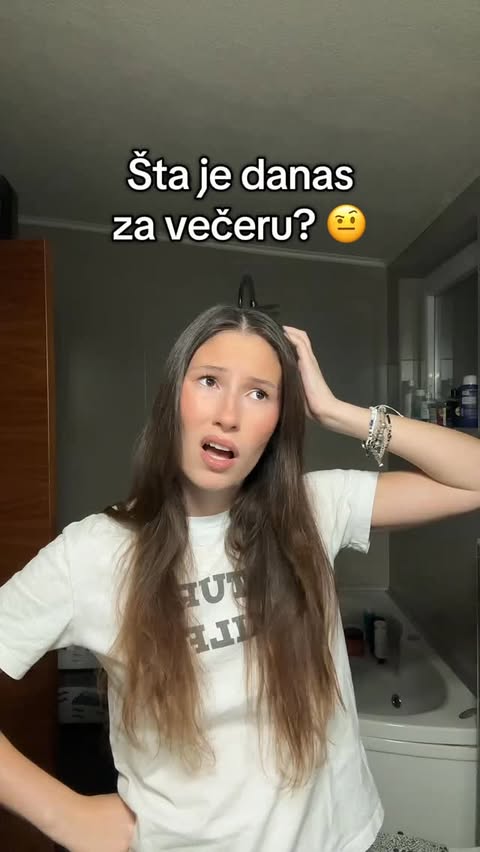 Instagram post by @beganooo for Essence Cosmetics. Caption reads: Par omiljenih outfita i matching mirisa 💅🏻....