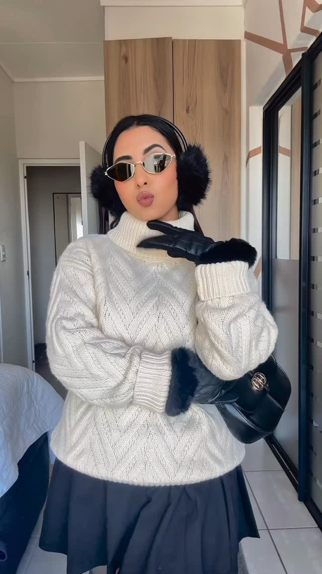 Instagram post by @sash_lives_life for ALDO Shoes. Caption reads: [...] cute ! Cold weather check in @aldoshoes_sa....