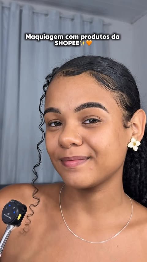 Instagram post by @luhvianaa_ for Shopee. Caption reads: Pele usando apenas maquiagens da Shopee 🧡....