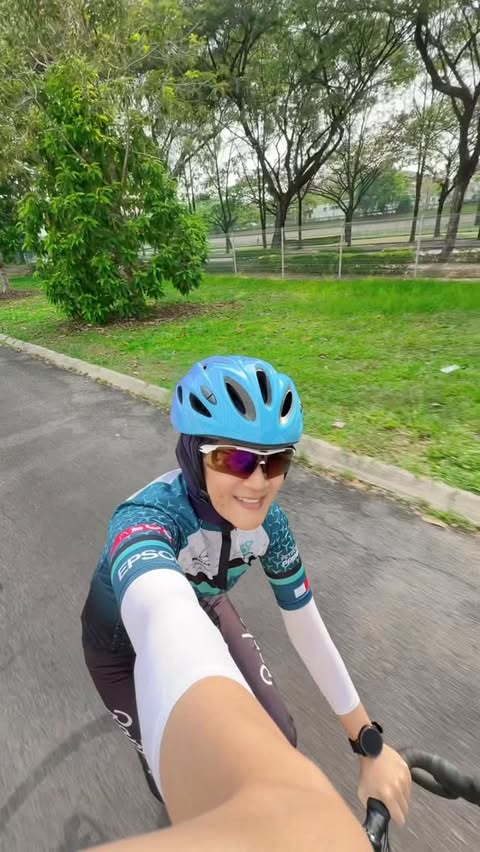 Instagram post by @zetthd for Amazfit. Caption reads: [...] my own training plan 😛 Powered by Amazfit....