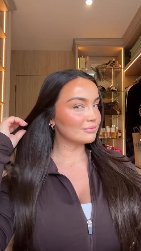 Instagram post by @ellieekellyy for Thérapie Clinic. Caption reads: @therapieclinic cosmetic injection subscription is....