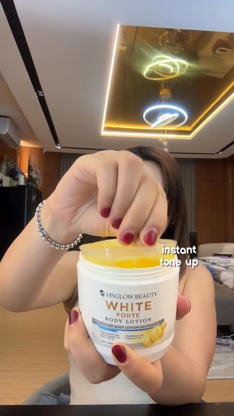 Instagram post by @happy_asmara77 for MS GLOW. Caption reads: [...] cukup seram panggglimaaaa … GLOWING....