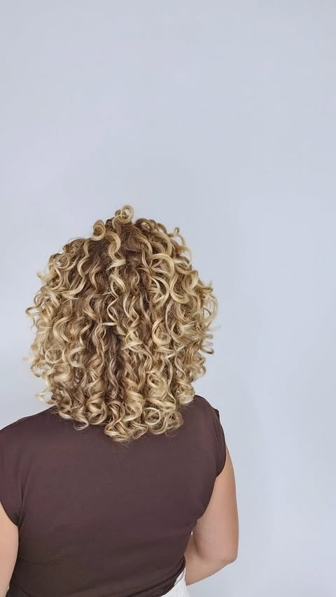 Instagram post by @charlottecurls for BounceCurl. Caption reads: ➰Reset Washday➰
°
°
°
°
Products all....