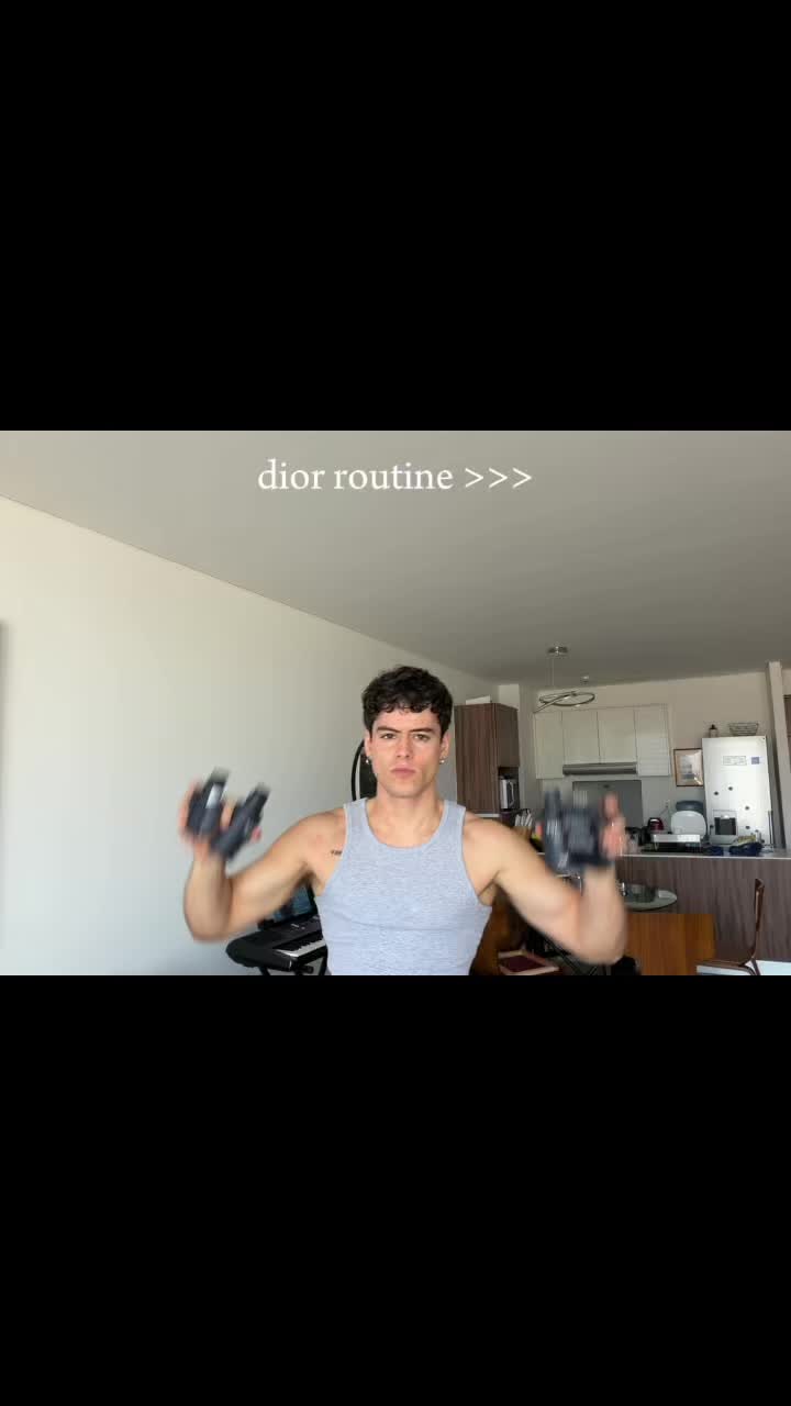 TikTok post by @andrikalvarezz for Liverpool. Caption reads: Mi rutina de skincare con @Diorbeauty disponible....